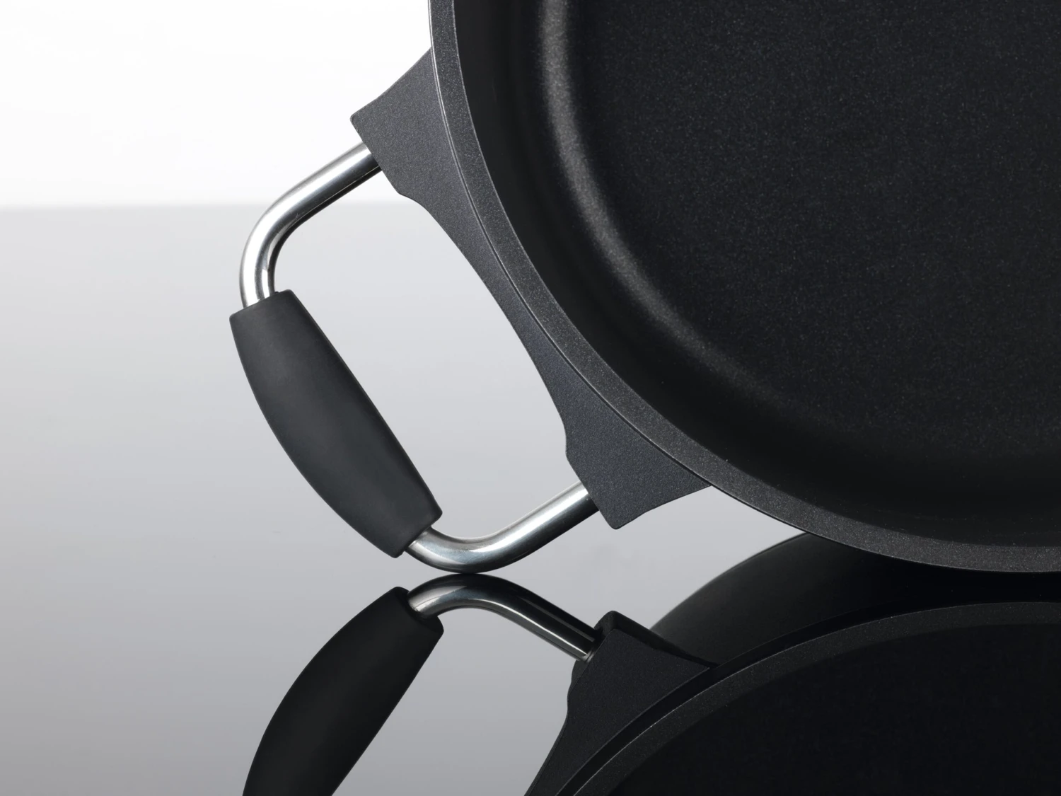 Bratoni Aluguss Kochtopf 24 Cm 4,5 L Glasdeckel Antihaft Kraztfest Schwarz 6 Bratoni Aluguss Kochtopf 24 Cm 4,5 L Glasdeckel Antihaft Kraztfest Schwarz – Bild 4