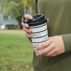 Coffee To Go Becher Snoopy All Smiles In Weiß - 400 Ml -Küchenzubehör geda labels coffee to go becher snoopy all smiles in weiss 400 ml 2