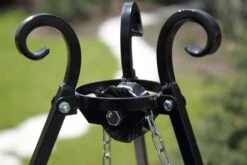 Dreibein-Schwenkgrill DABER In Schwarz -Küchenzubehör gmd living dreibein schwenkgrill daber in schwarz 2