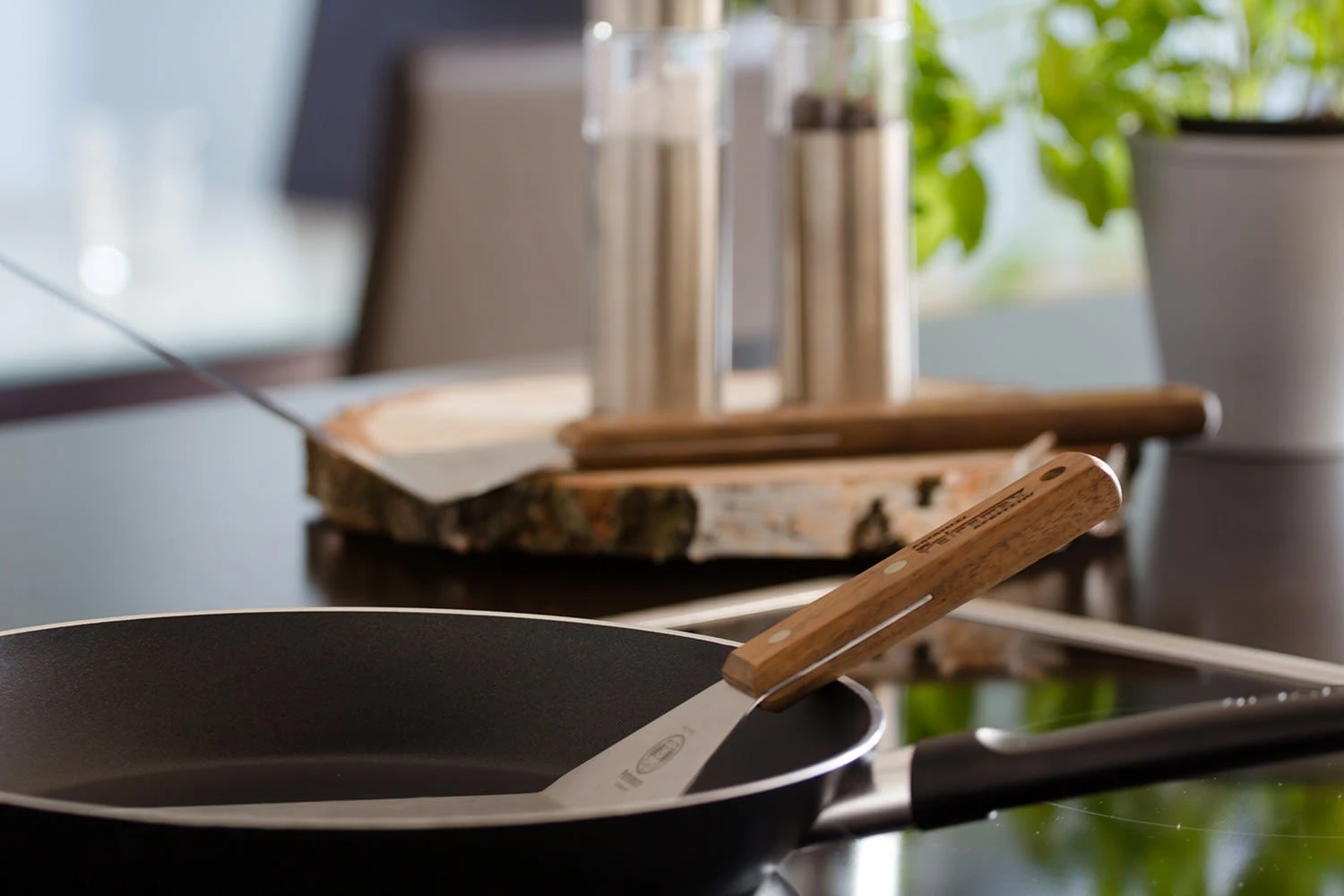 Petromax Grill-& Pfannenwender Mit Kurzgriff In Silber 7 Petromax Grill-& Pfannenwender Mit Kurzgriff In Silber – Bild 5